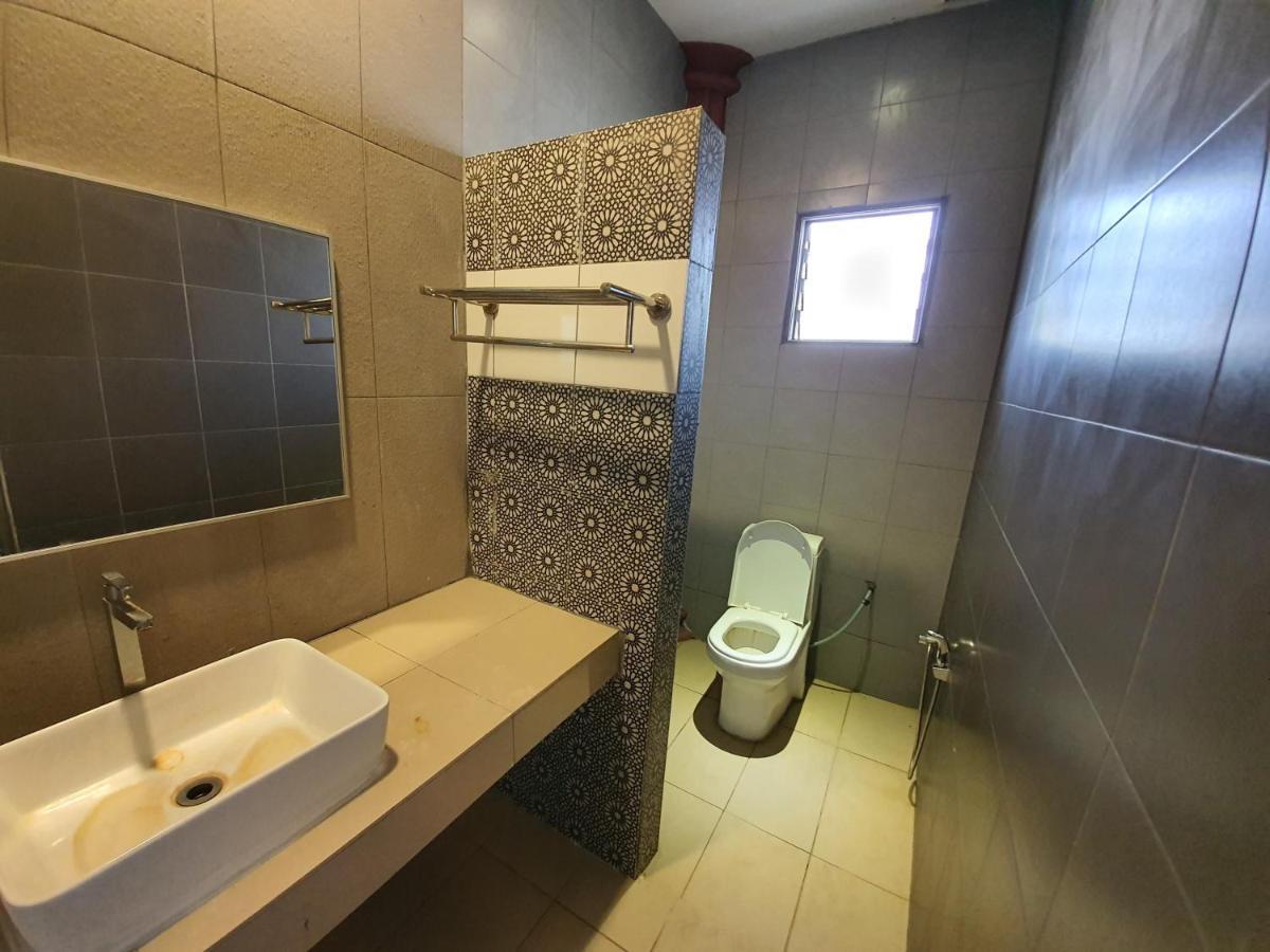 Spot On 90025 Sr Valley Hotel Seremban Exterior foto